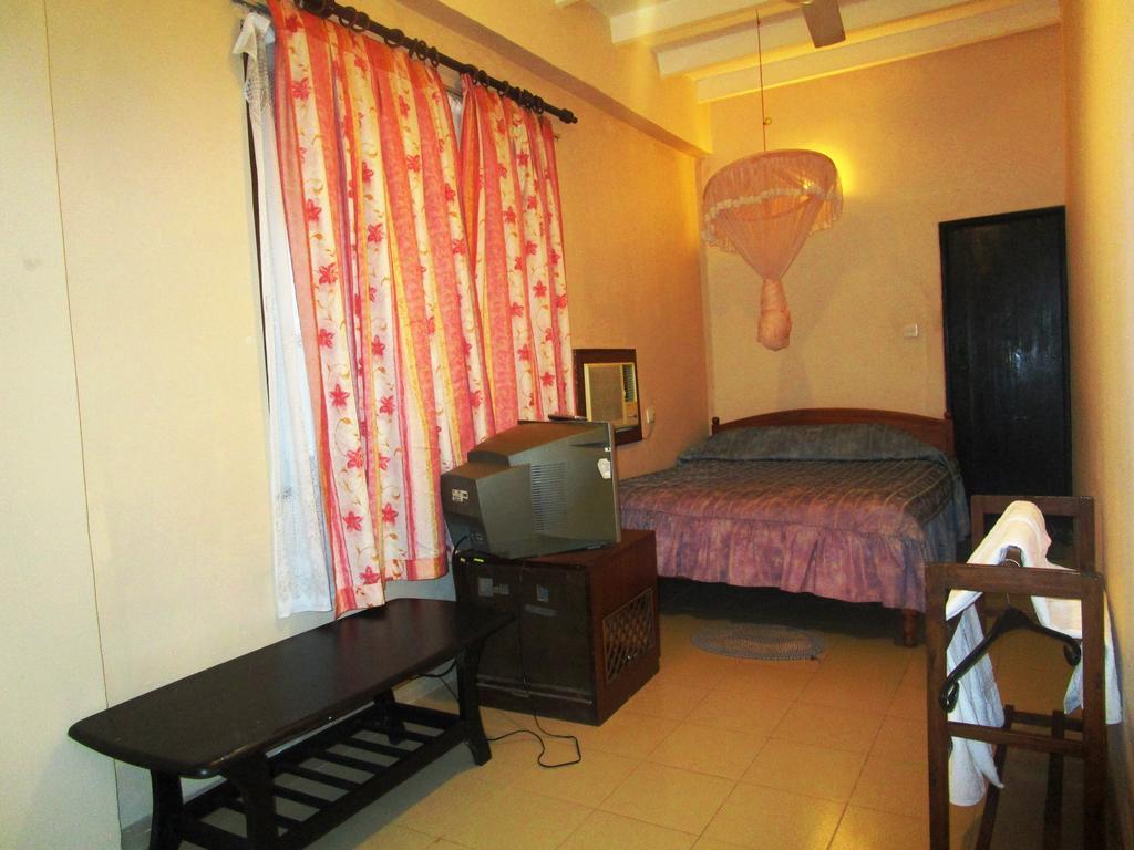 Hotel Shalini Анурадхапура Стая снимка