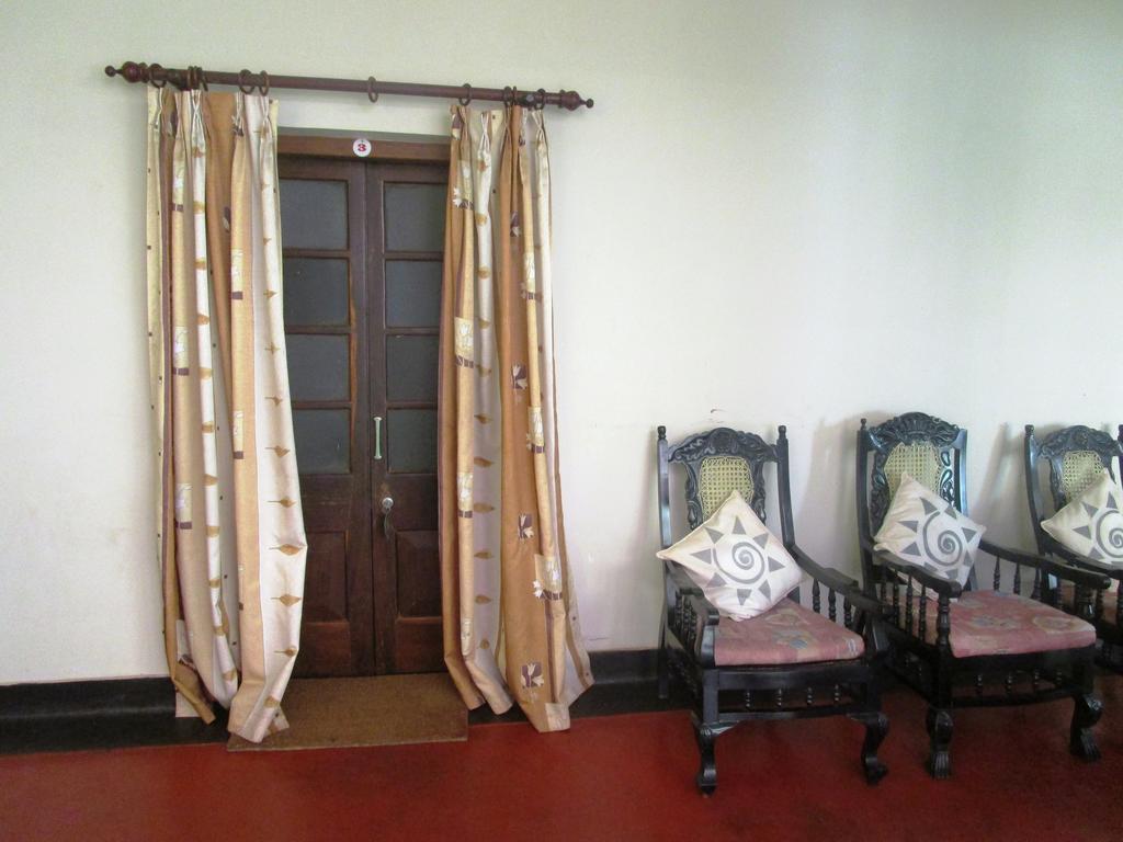 Hotel Shalini Анурадхапура Стая снимка