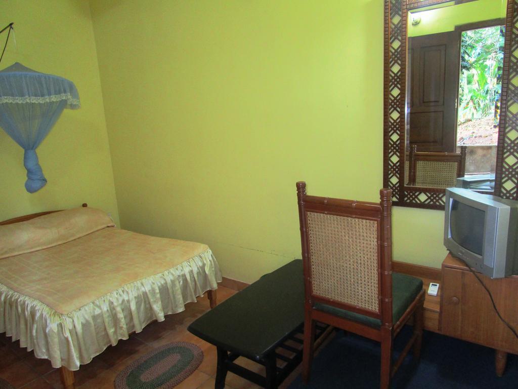 Hotel Shalini Анурадхапура Стая снимка