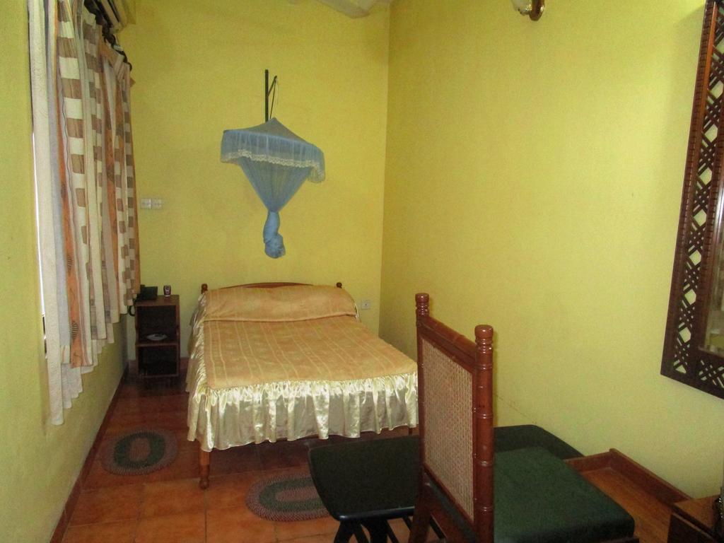 Hotel Shalini Анурадхапура Стая снимка