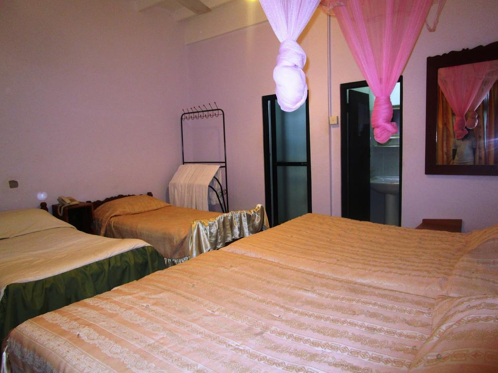 Hotel Shalini Анурадхапура Стая снимка