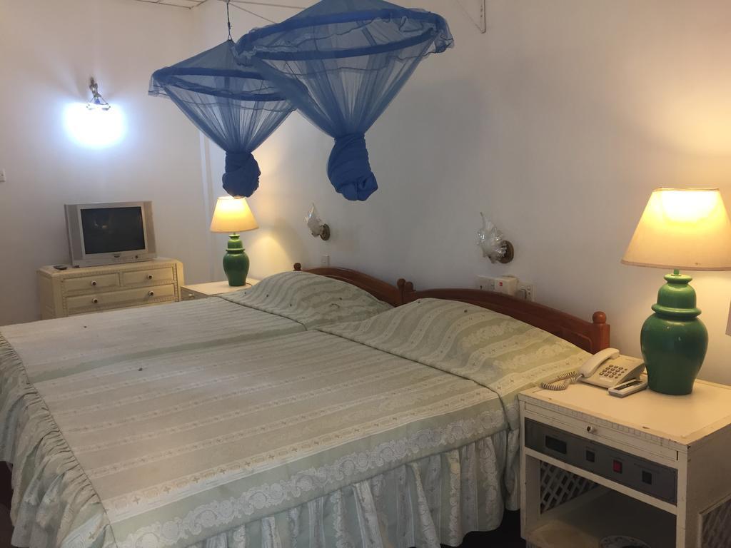 Hotel Shalini Анурадхапура Екстериор снимка