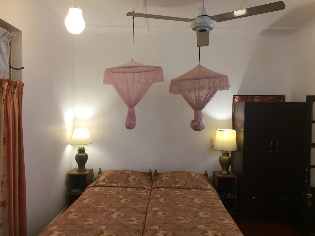 Hotel Shalini Анурадхапура Екстериор снимка