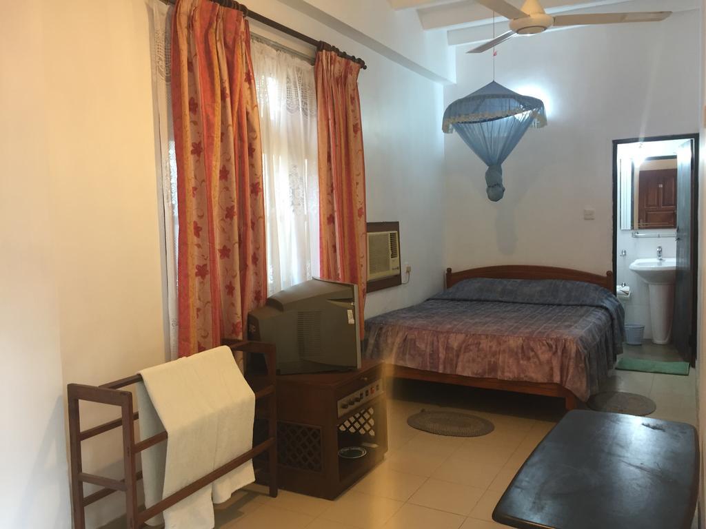Hotel Shalini Анурадхапура Екстериор снимка