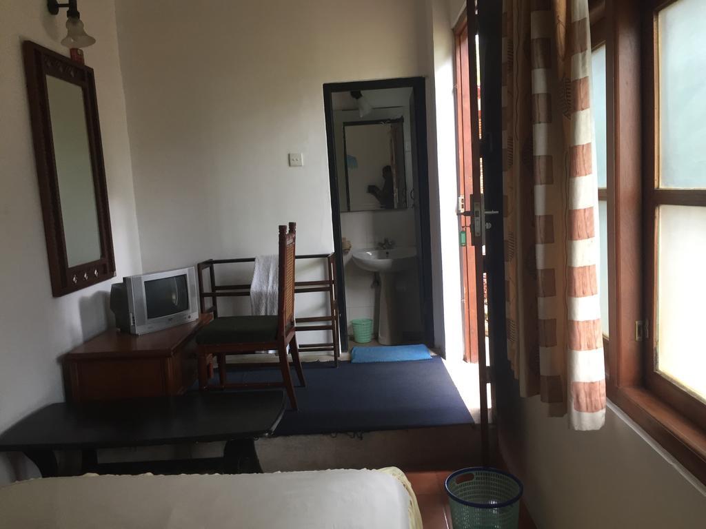 Hotel Shalini Анурадхапура Екстериор снимка