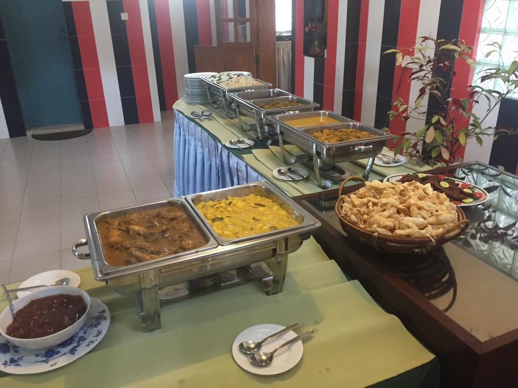 Hotel Shalini Анурадхапура Екстериор снимка